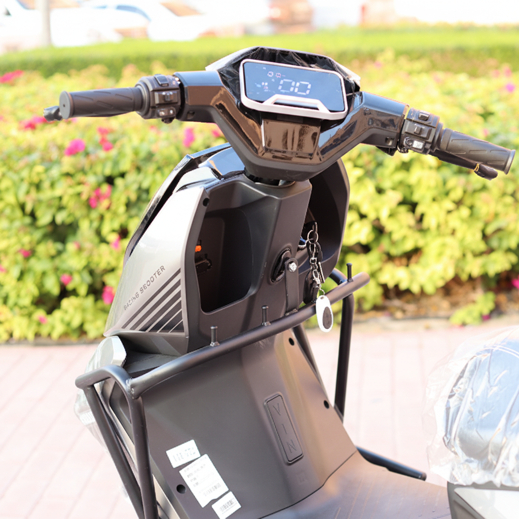 Megawheels Zone Rider Electric Scooter 48V Moped 2000 Watt 60 km/h