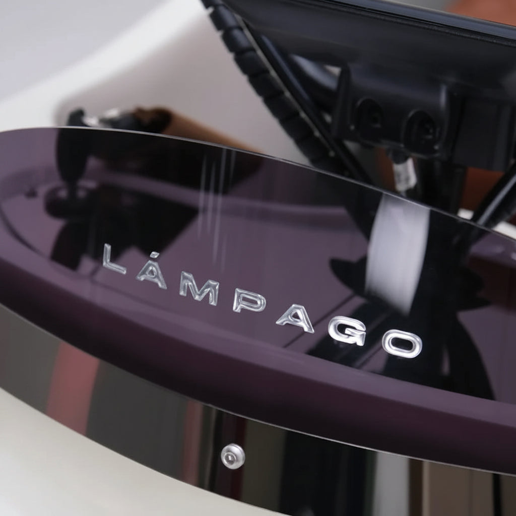 Close-up of a black product with 'Lámpago' branding on a reflective surface.