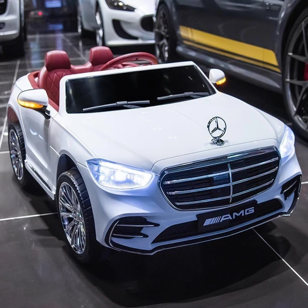 Toy car with Mercedes-Benz reflective surface
