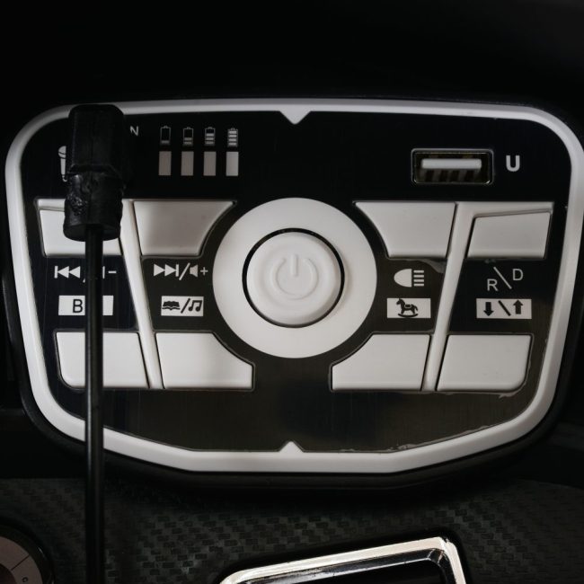 Megastar Rieon Licensed Electric Car 12V BO Audi RS e-tron 717 White Police