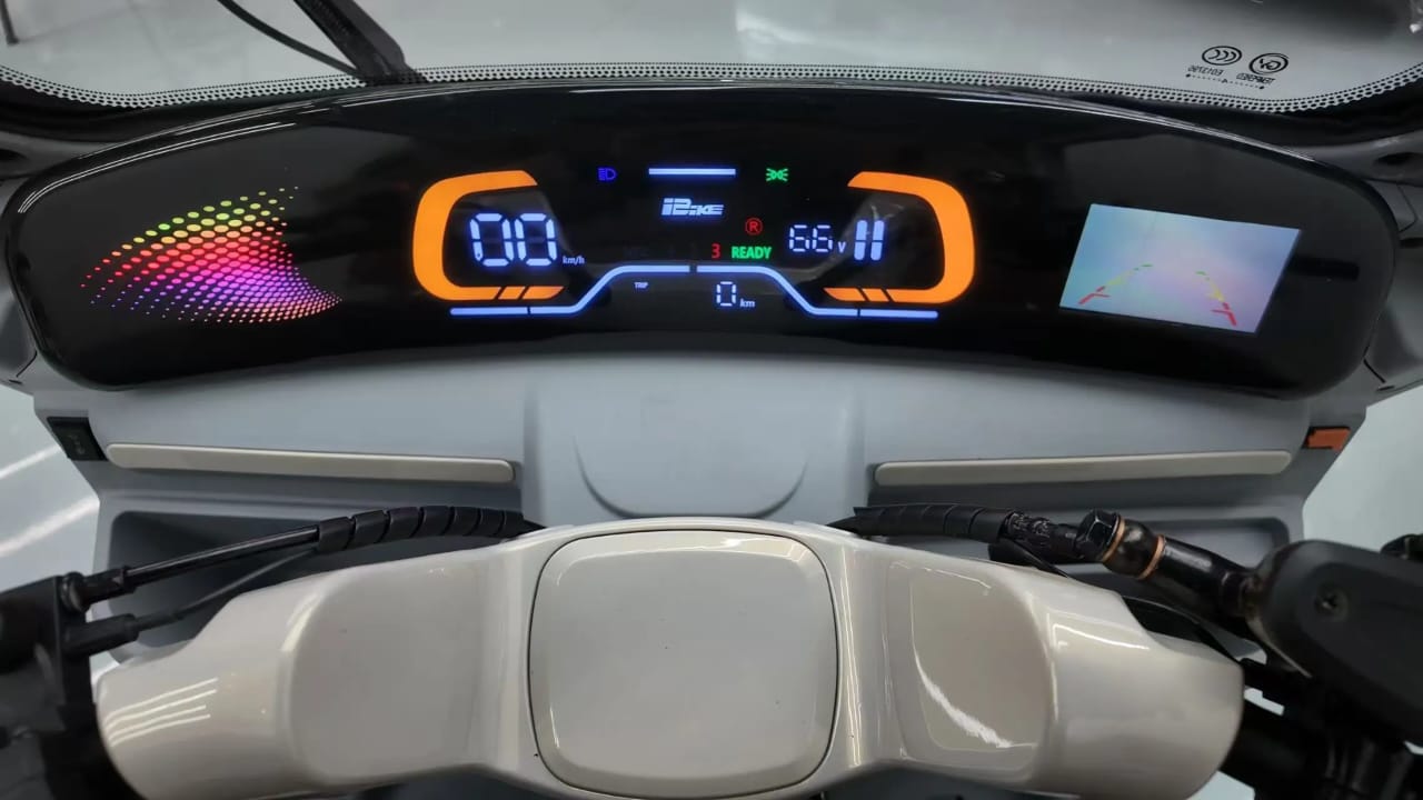 Megawheels Premium 60 V Urban Roof Covered Back Electric Scooter Tricycle for 3 Passengers 2000W